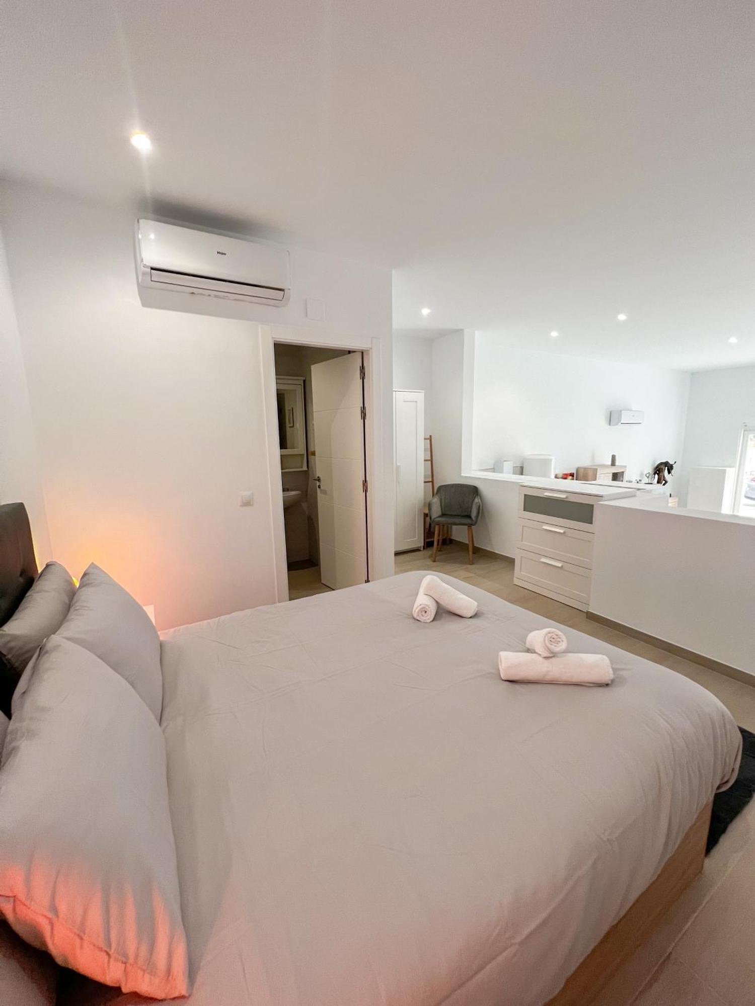 Cozy And Modern Family Flat Carihuela Daire Torremolinos Dış mekan fotoğraf